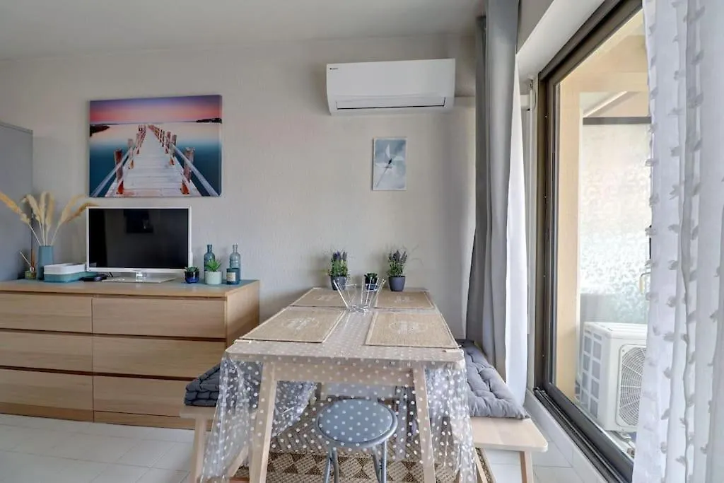 Apartment Frejus Plage Paradis T1 Cabine Clim Terrasse Wi-Fi France
