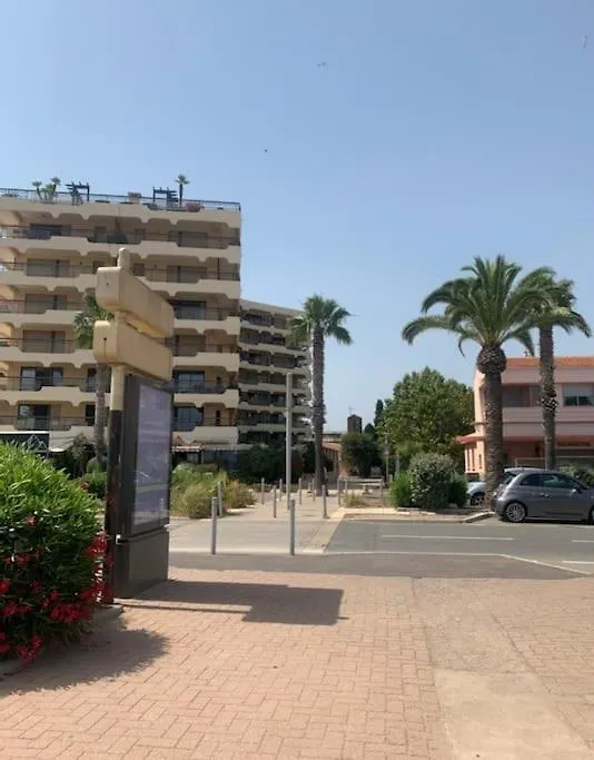 Frejus Plage Paradis T1 Cabine Clim Terrasse Wi-Fi Apartment