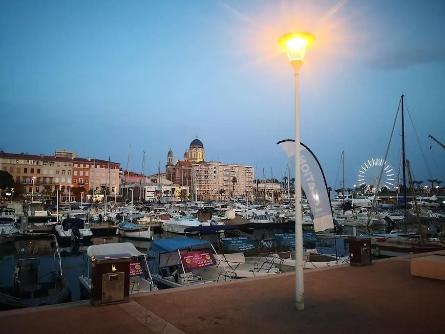 Frejus Plage Paradis T1 Cabine Clim Terrasse Wi-Fi Apartment